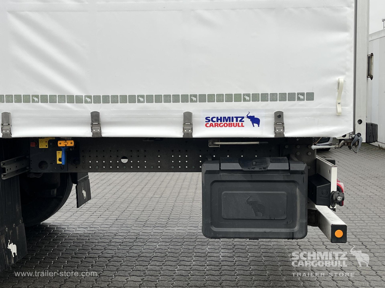 Schmitz Cargobull Curtainsider Standard Getränke 