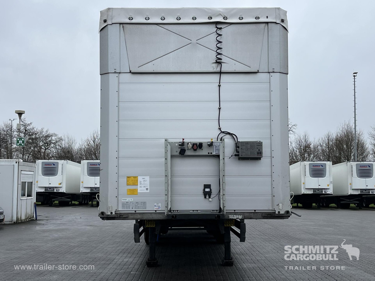 Schmitz Cargobull Curtainsider Standard Getränke 