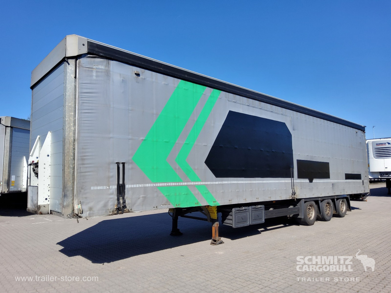 Schmitz Cargobull Curtainsider Mega Getränke 
