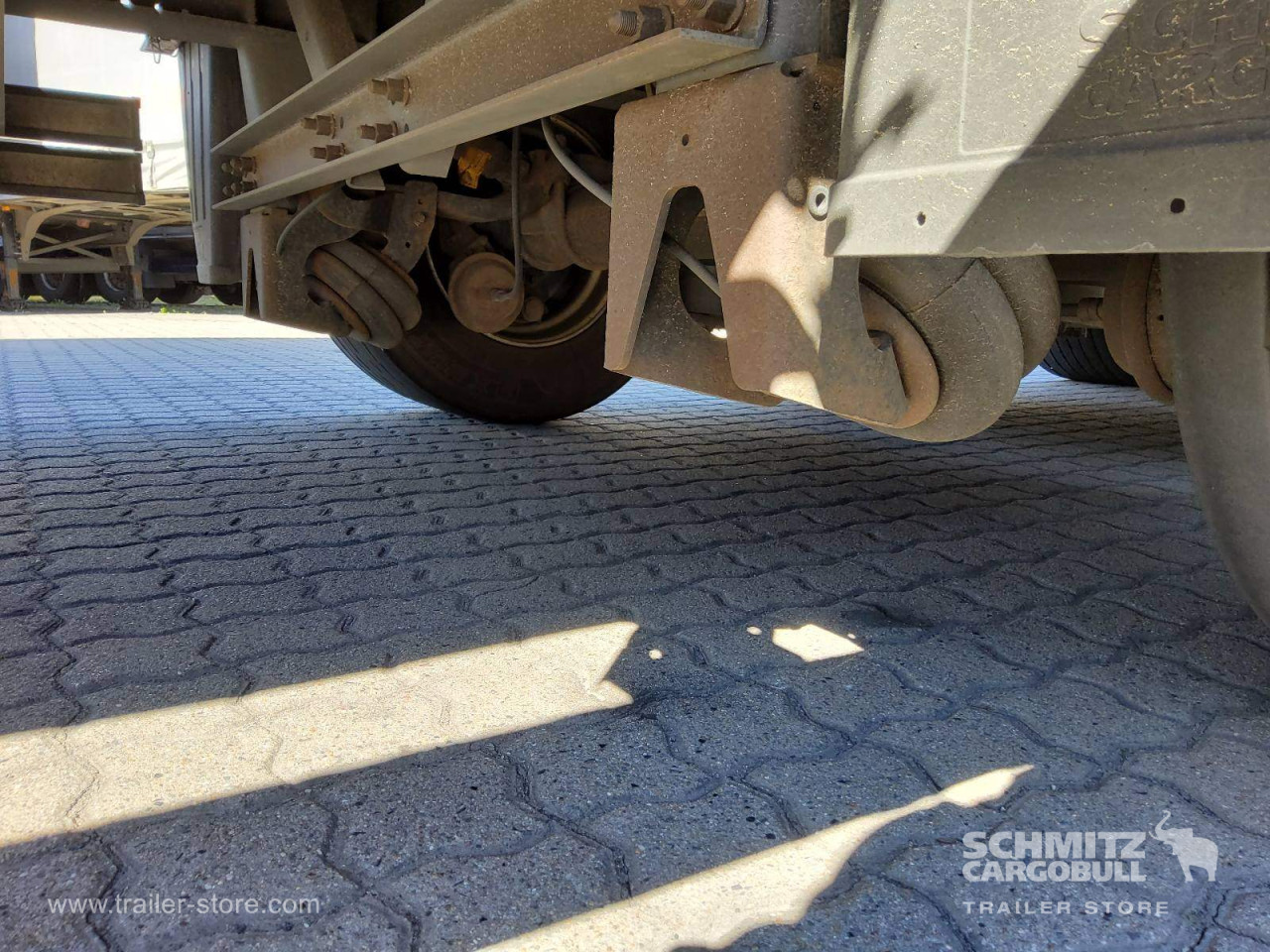 Schmitz Cargobull Curtainsider Mega Getränke 