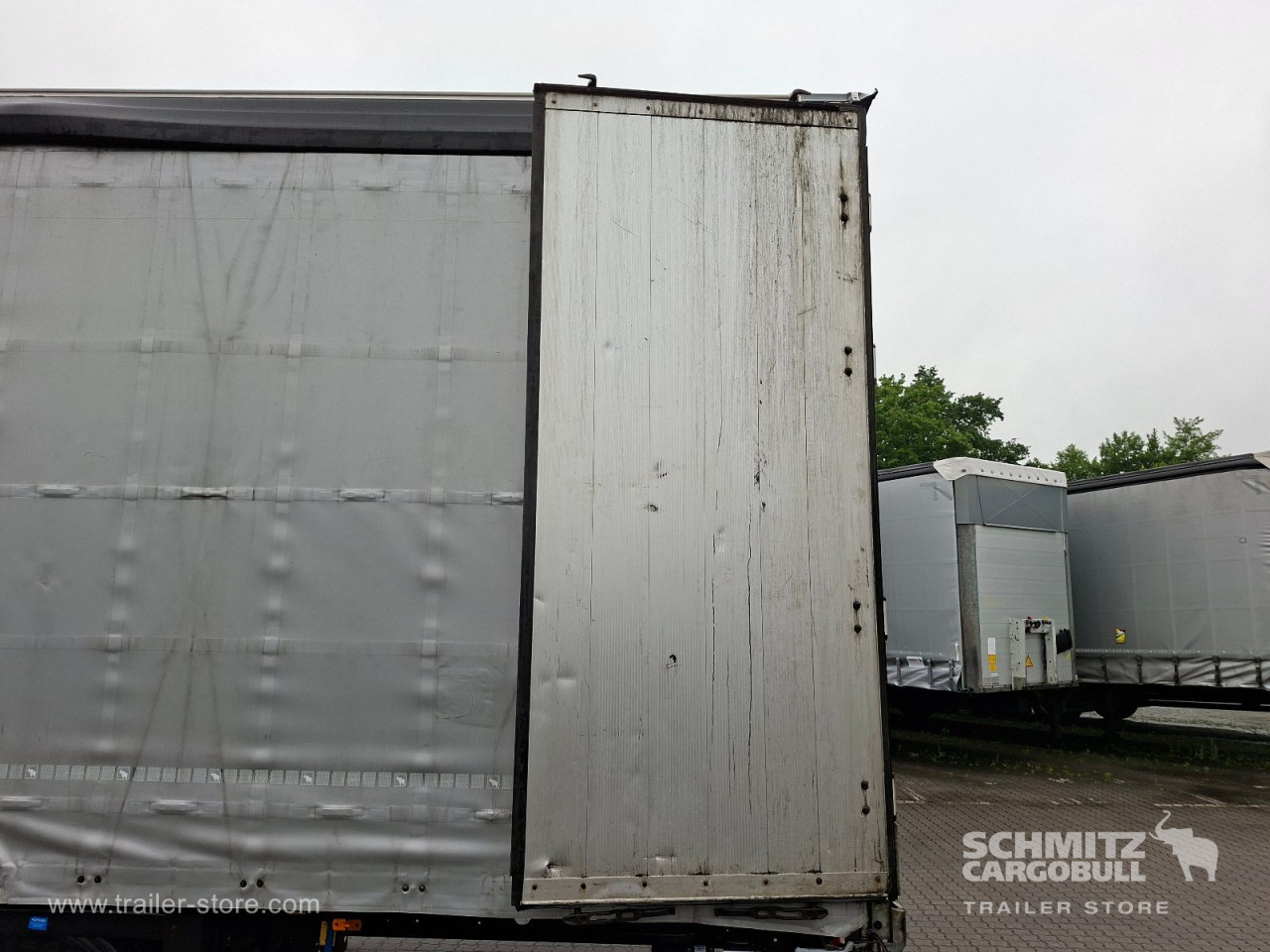 Schmitz Cargobull Curtainsider Mega Getränke 