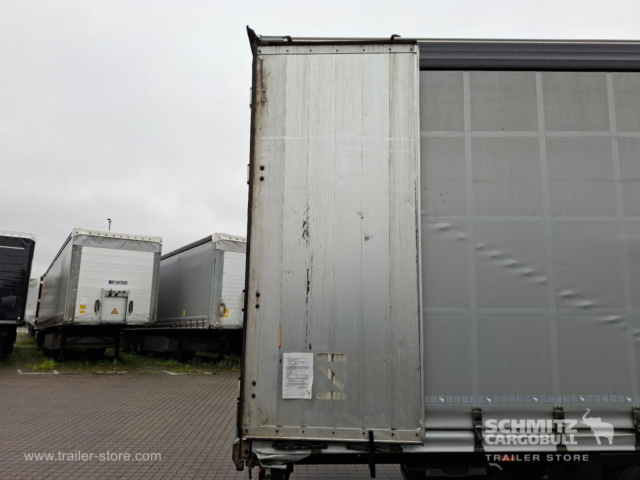 Schmitz Cargobull Curtainsider Mega Getränke 