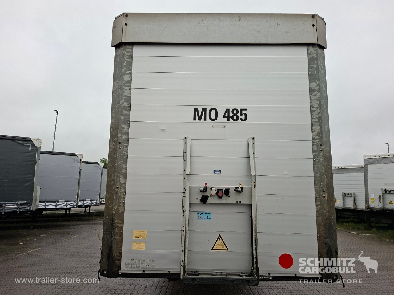 Schmitz Cargobull Curtainsider Mega Getränke 