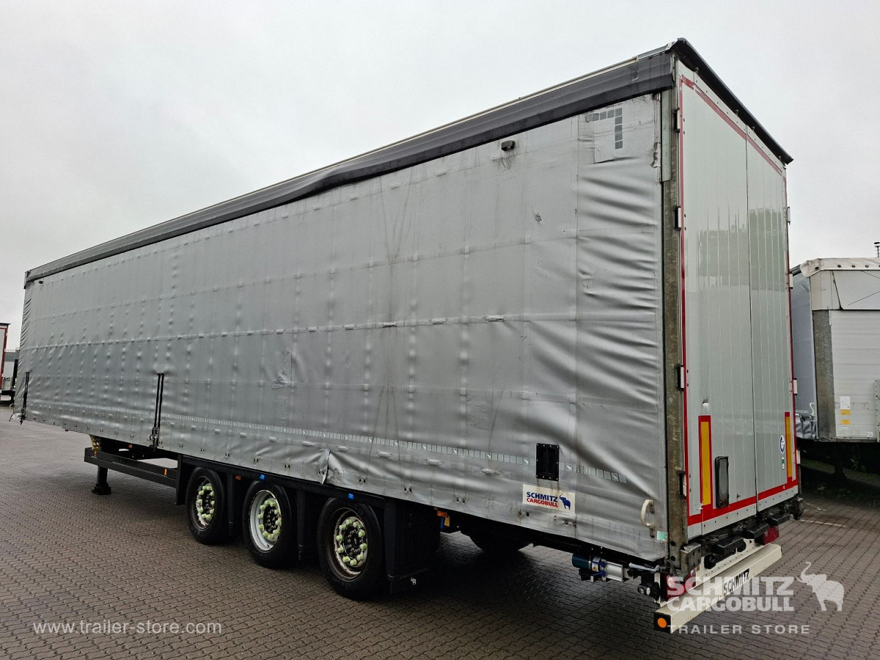 Schmitz Cargobull Curtainsider Mega Getränke 