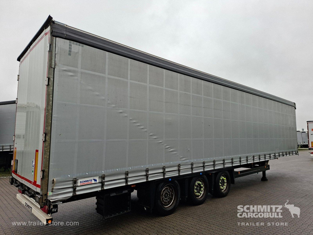 Schmitz Cargobull Curtainsider Mega Getränke 
