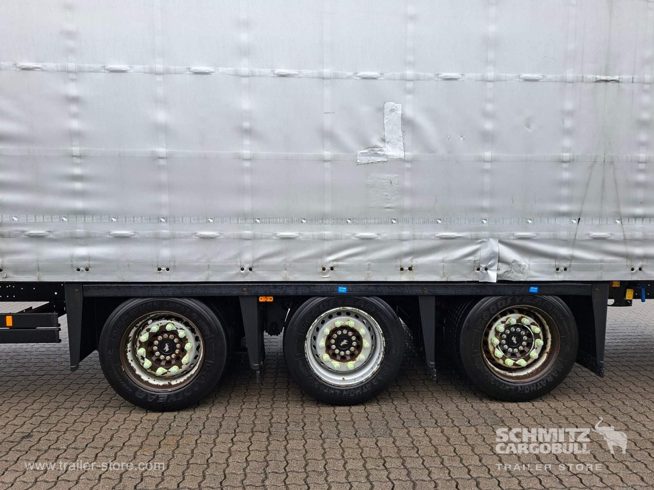 Schmitz Cargobull Curtainsider Mega Getränke 