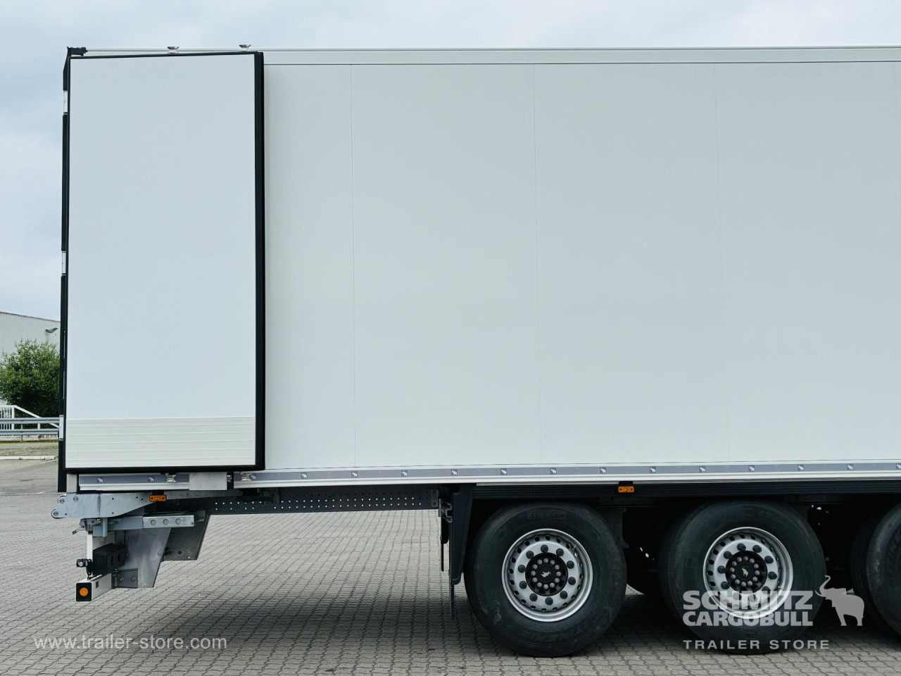 Schmitz Cargobull Tiefkühler Multitemp Doppelstock Trennwand 