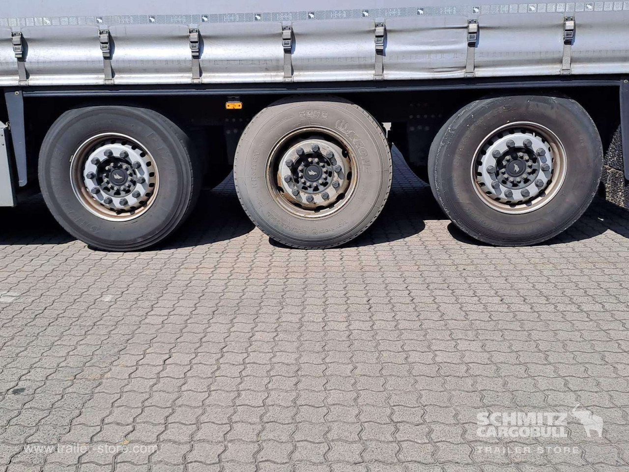 Schmitz Cargobull Curtainsider Standard Getränke 
