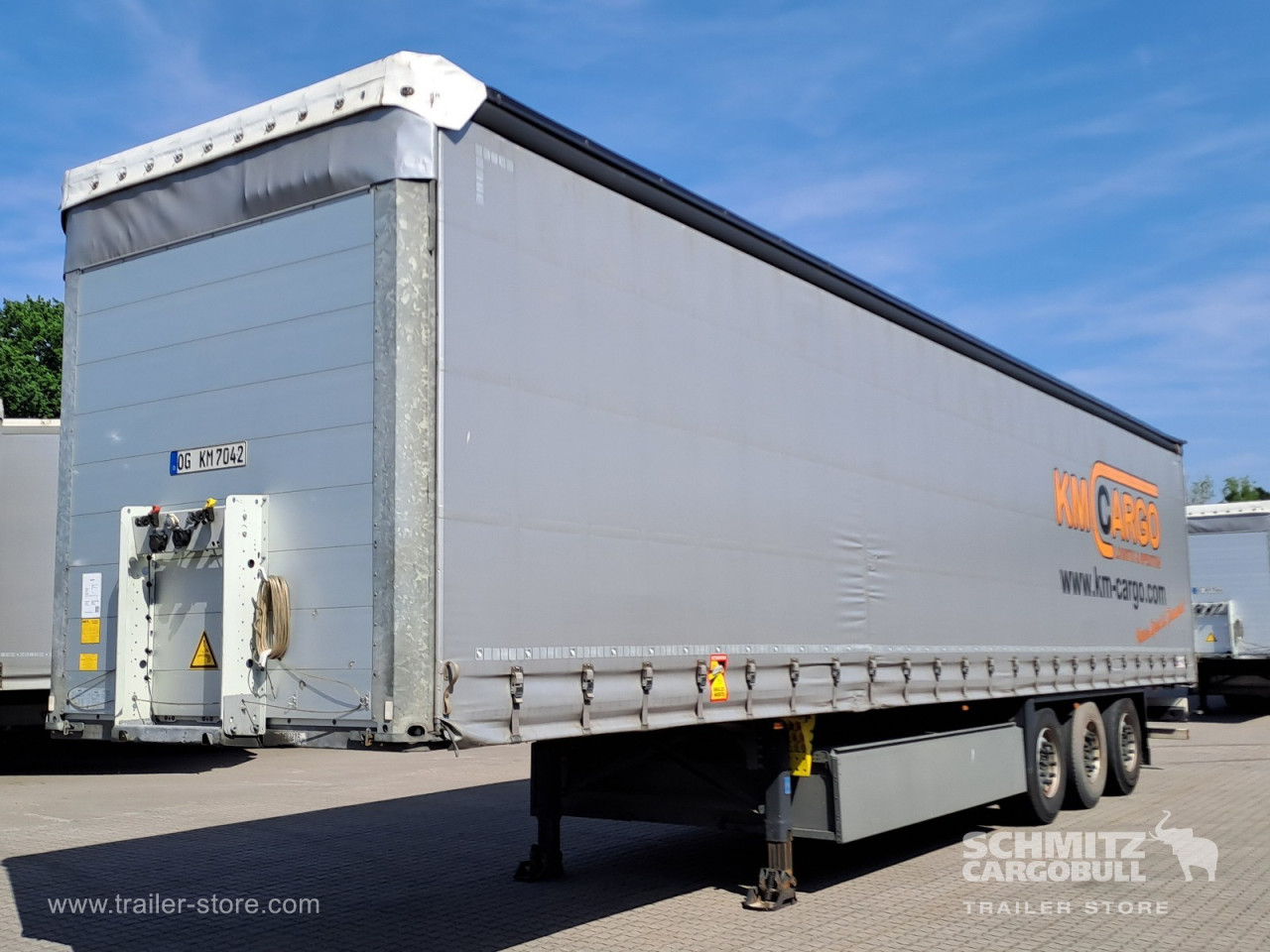 Schmitz Cargobull Curtainsider Standard Getränke 