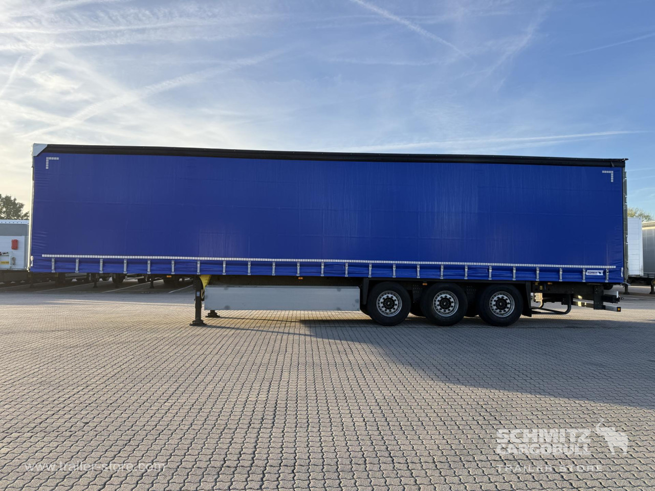 Schmitz Cargobull Curtainsider Standard Getränke 