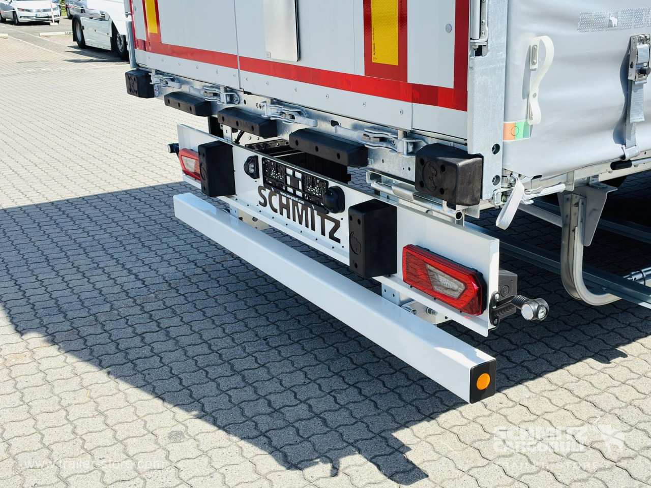 Schmitz Cargobull Curtainsider Standard Getränke 