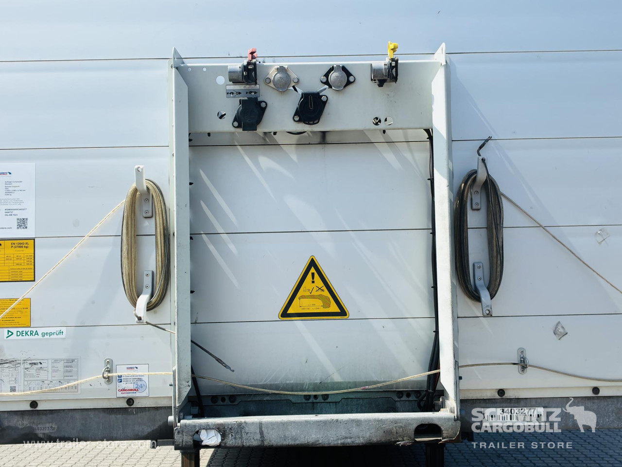 Schmitz Cargobull Curtainsider Standard Getränke 