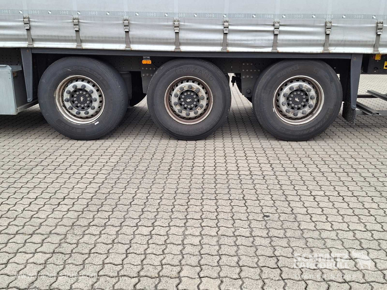 Schmitz Cargobull Curtainsider Standard Getränke 