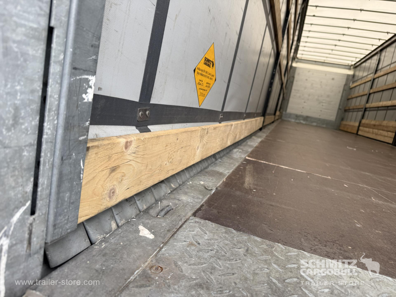 Schmitz Cargobull Curtainsider Standard 