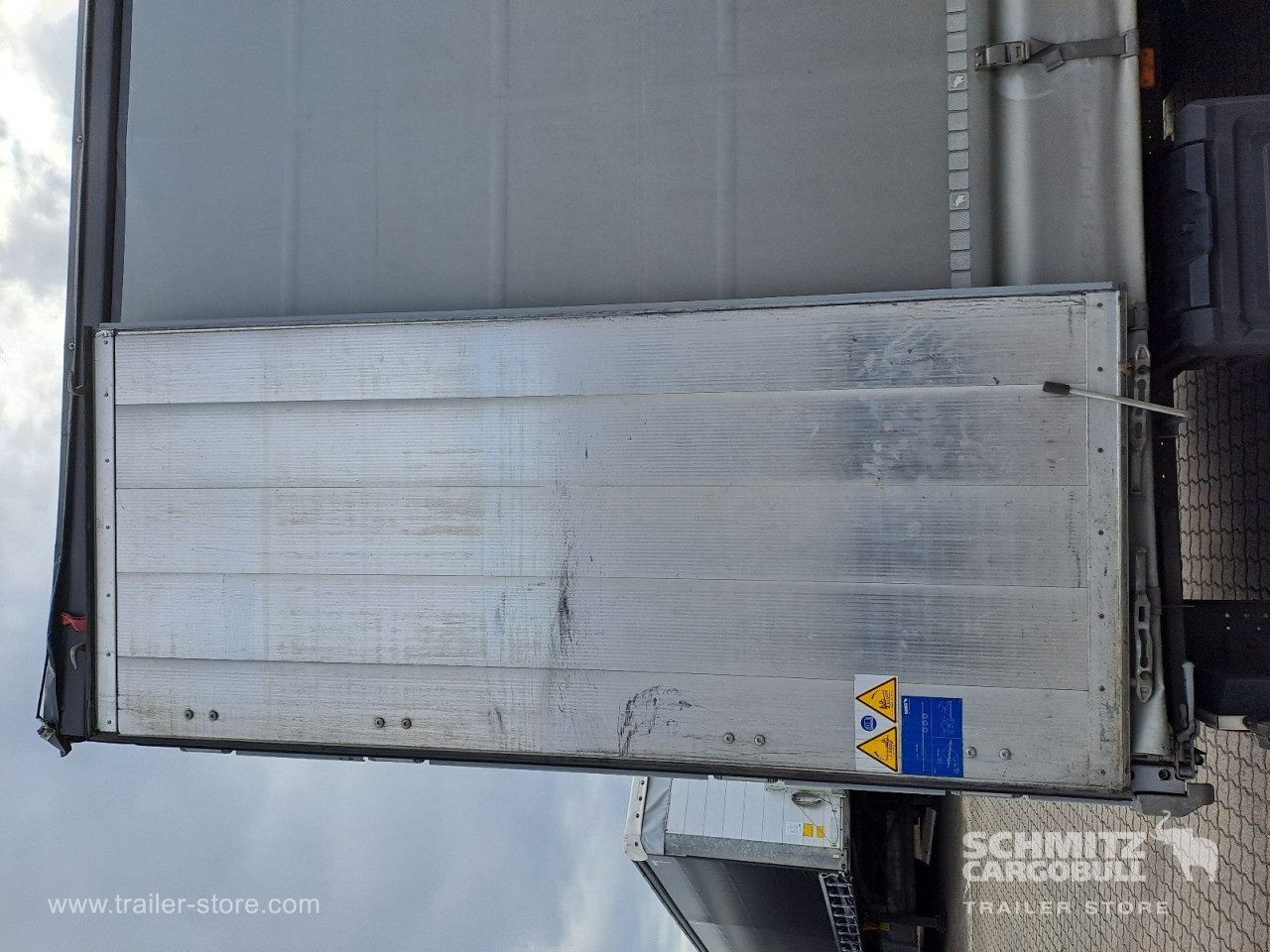 Schmitz Cargobull Curtainsider Mega Getränke 