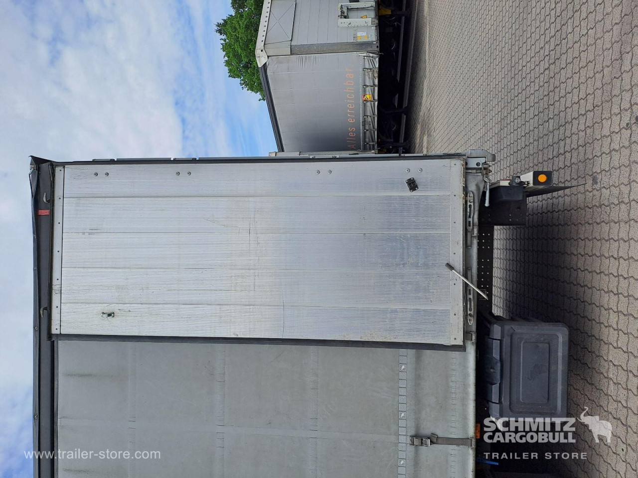 Schmitz Cargobull Curtainsider Mega Getränke 