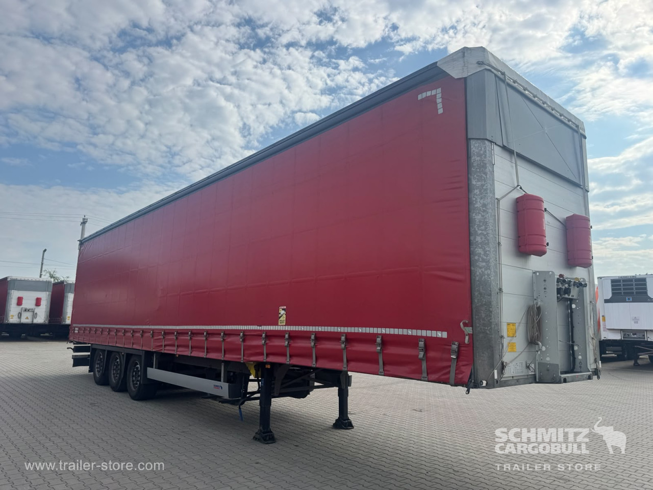 Schmitz Cargobull Curtainsider Mega 