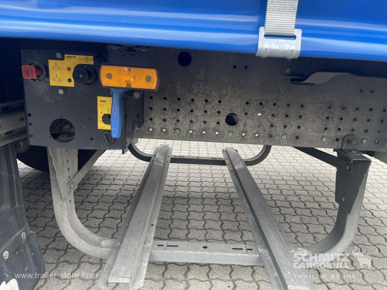 Schmitz Cargobull Curtainsider Standard Getränke 
