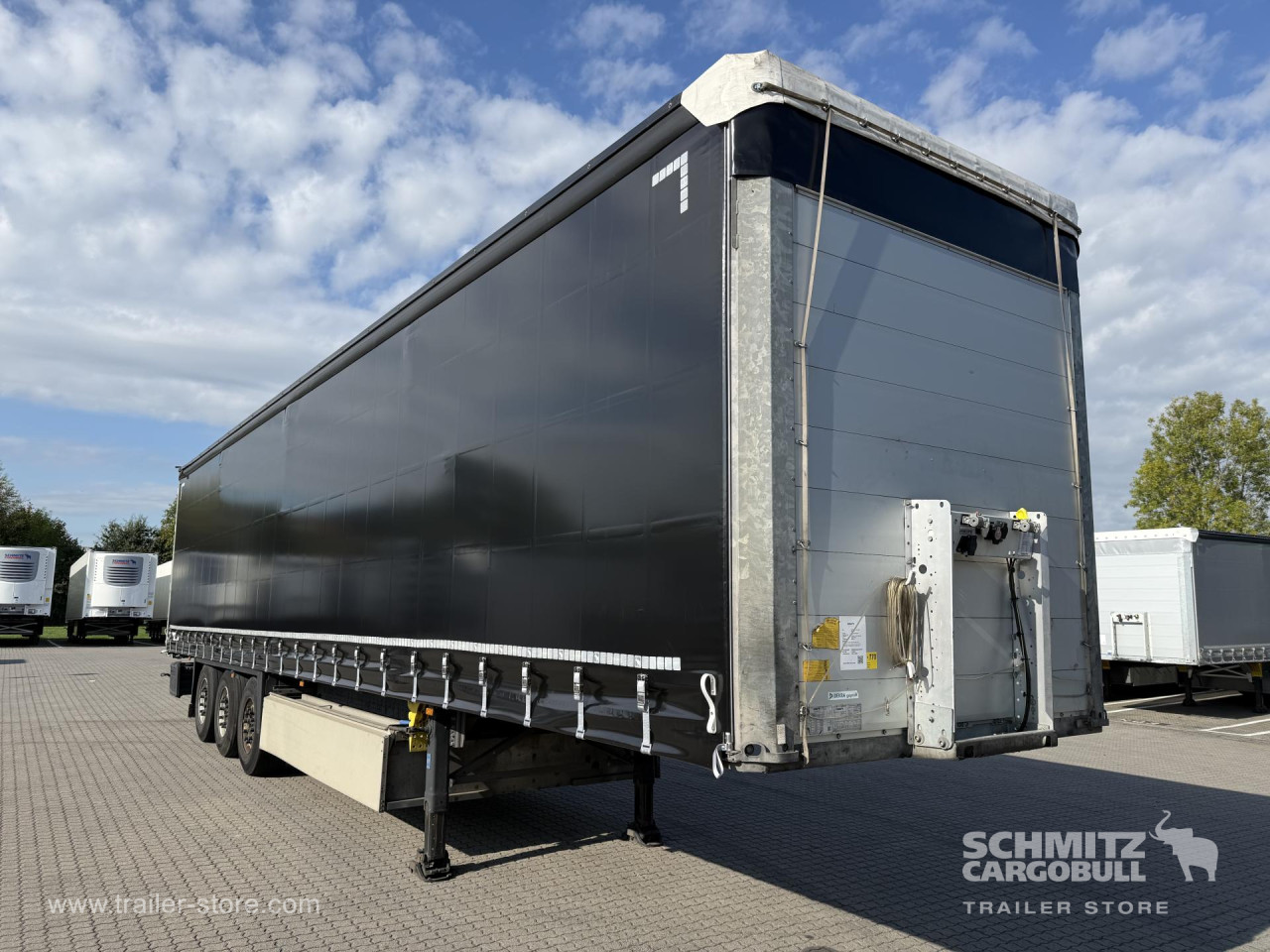 Schmitz Cargobull Curtainsider Standard Getränke 