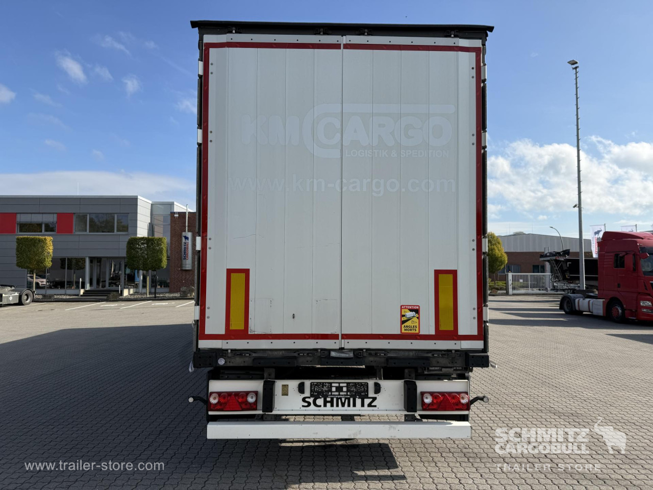 Schmitz Cargobull Curtainsider Standard Getränke 