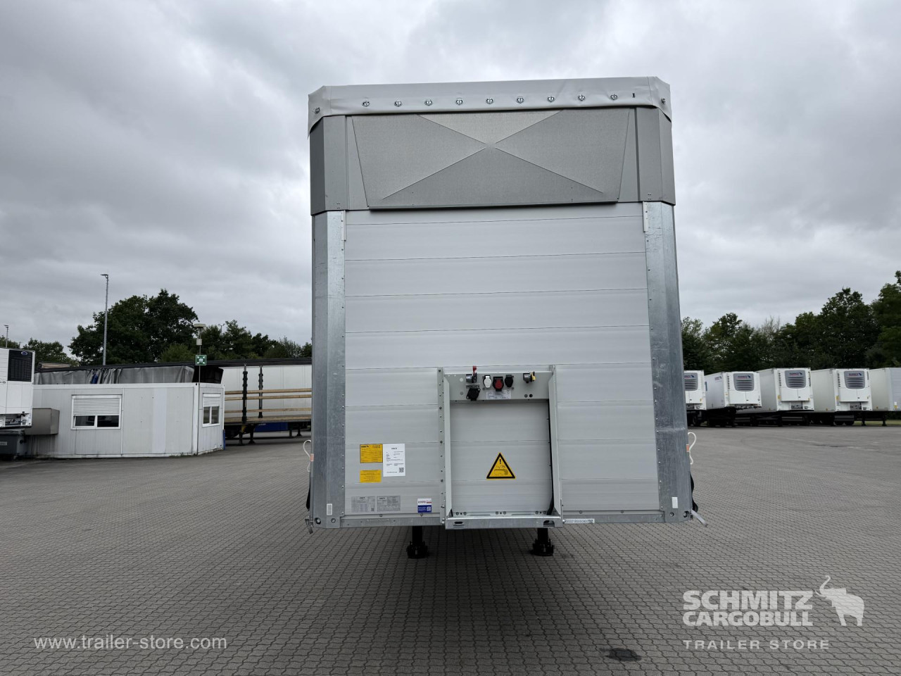 Schmitz Cargobull Curtainsider Mega Getränke 