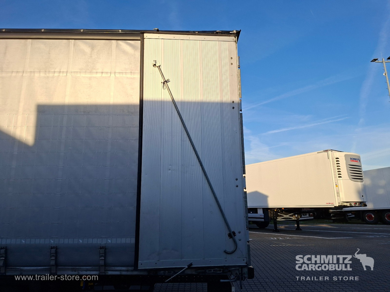 Schmitz Cargobull Curtainsider Mega 
