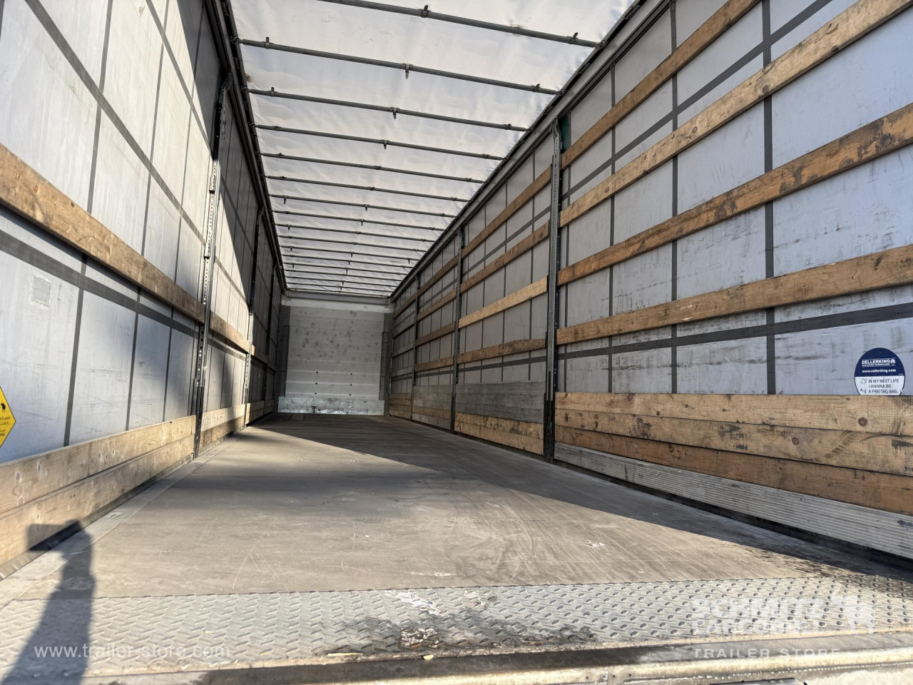 Schmitz Cargobull Curtainsider Standard 