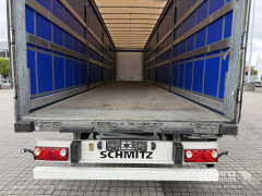 Schmitz Cargobull Curtainsider Standard Getränke 