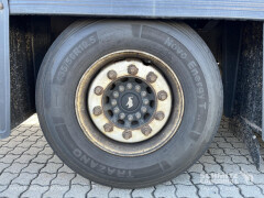 Schmitz Cargobull Curtainsider Mega Getränke 